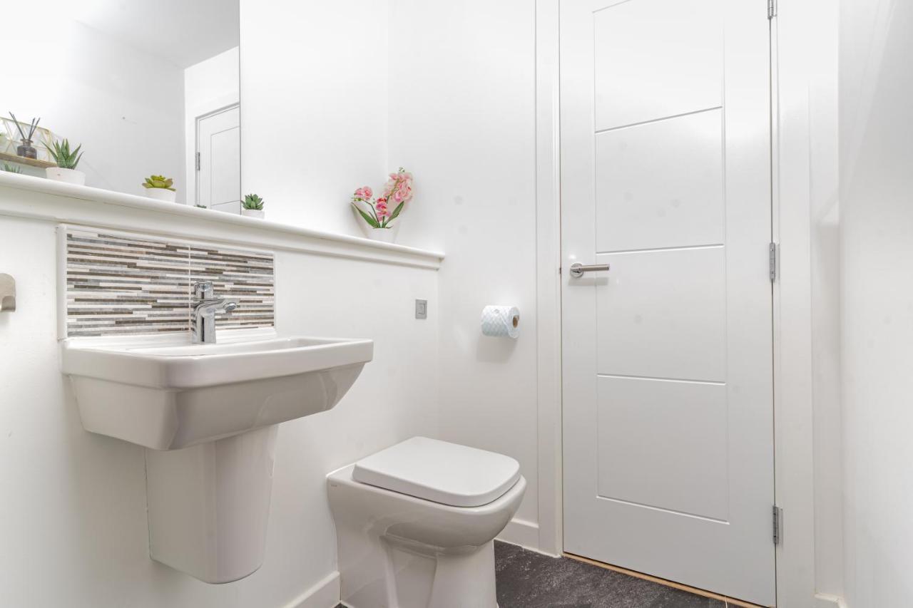 Spacious 3 Bedroom House In Glasgow City With Private Parking & Garden Exterior foto
